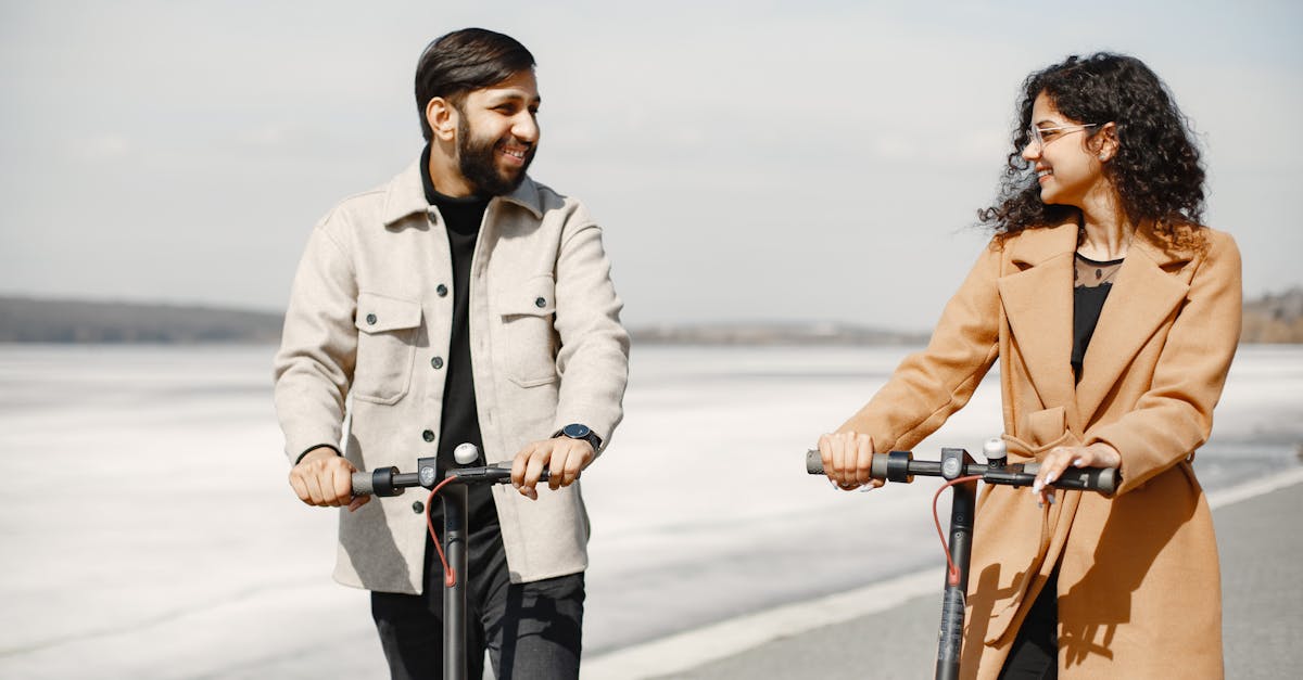 découvrez notre gamme de trottinettes électriques, alliant performance, design et confort. parcourez la ville en toute liberté tout en respectant l'environnement. idéales pour les trajets quotidiens ou les balades, nos scooters électriques vous offrent une expérience de conduite agréable et écologique.