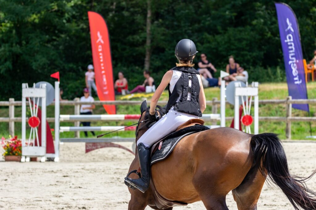 découvrez l'univers fascinant des jeunes cavaliers avec young riders. plongez dans leurs aventures équestres, leur passion pour l'équitation et leur détermination à exceller dans ce sport. rejoignez-nous pour suivre leur parcours inspirant et apprendre des conseils précieux pour les jeunes talents de l'équitation.