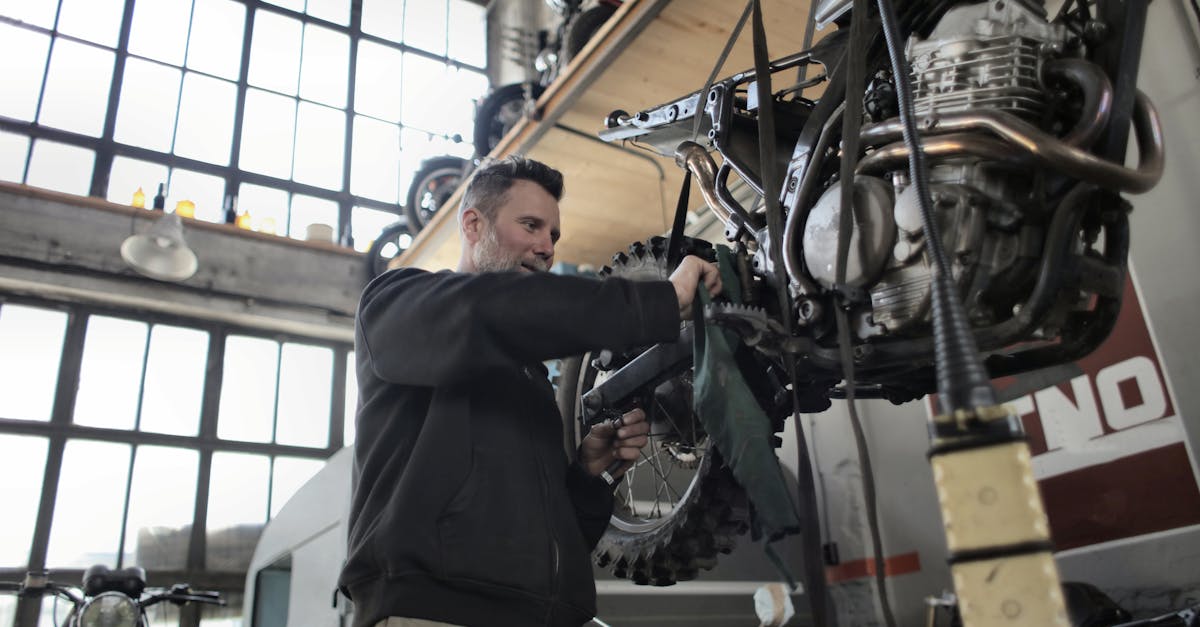 découvrez notre service d'inspection de motos, garantissant sécurité et performance. assurez-vous que votre deux-roues est en parfait état avant de prendre la route. profitez de notre expertise pour une conduite en toute sérénité.