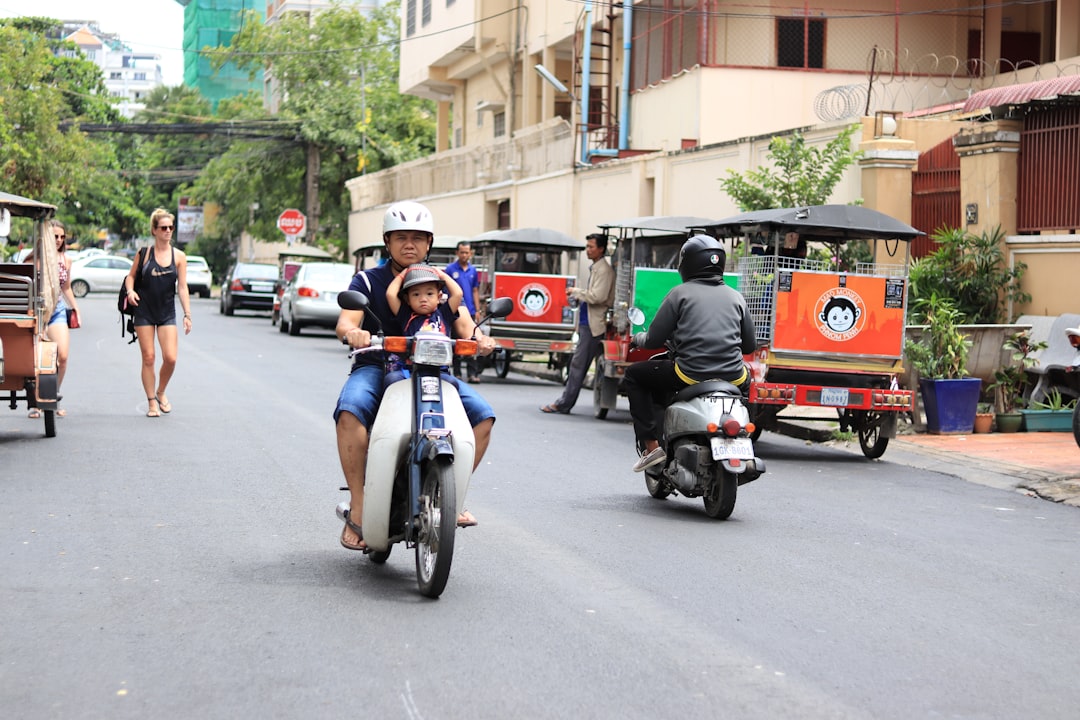 découvrez les meilleures pratiques et conseils pour garantir la sécurité des motocyclistes. apprenez à prévenir les accidents, à choisir l'équipement adéquat et à adopter des comportements responsables sur la route.