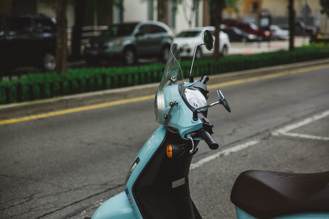 protégez votre scooter avec une assurance adaptée à vos besoins. comparez les offres, trouvez la meilleure couverture et roulez en toute tranquillité, que ce soit pour une utilisation quotidienne ou pour vos escapades du week-end.