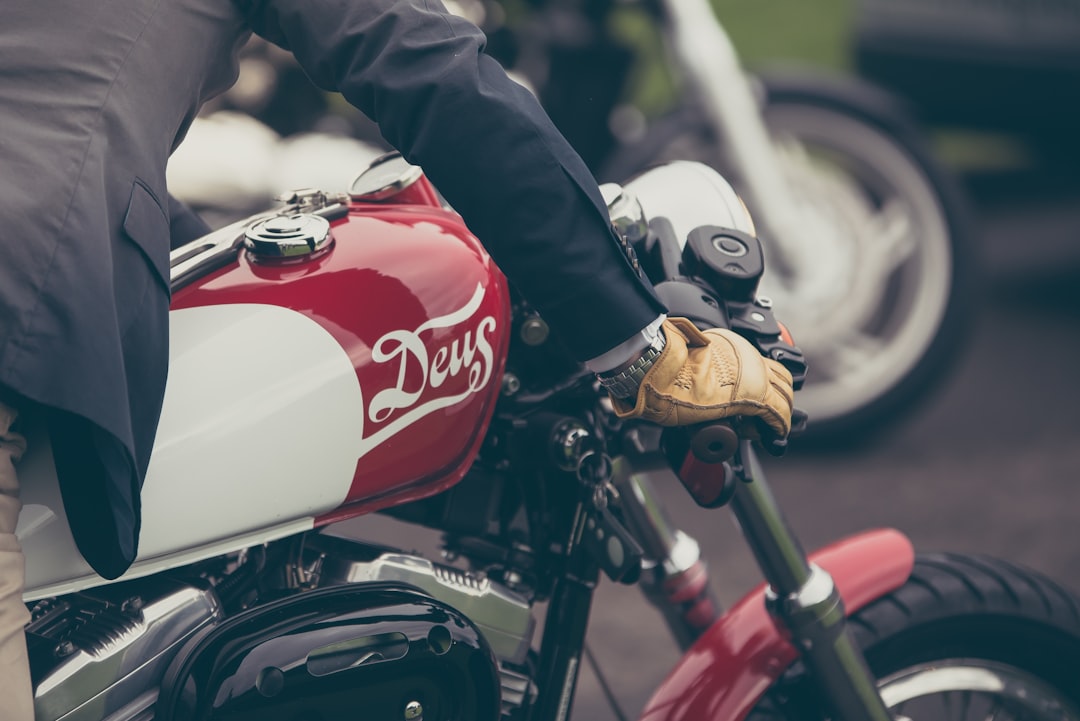 découvrez le monde fascinant des motocyclistes : passion, aventure et camaraderie sur deux roues. rejoignez une communauté dynamique et explorez des routes spectaculaires.