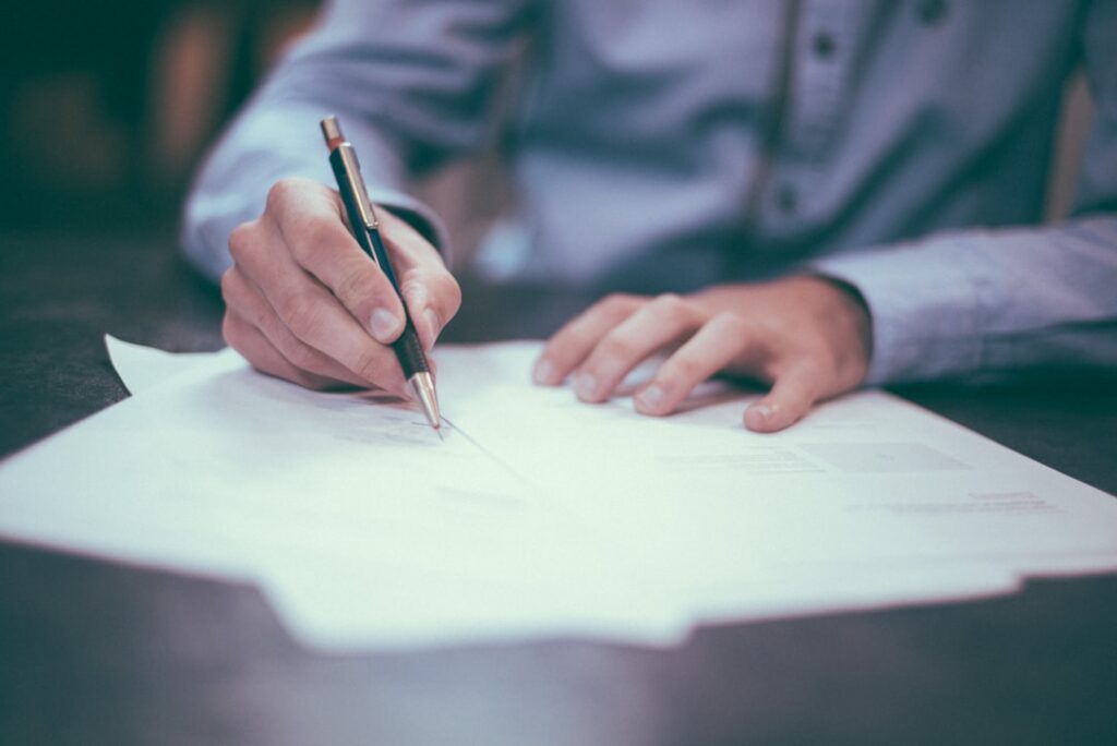 découvrez tout ce qu'il faut savoir sur l'assurance : types de couvertures, conseils pratiques pour bien choisir votre police d'assurance, et informations sur les garanties essentielles pour protéger vos biens et votre santé.